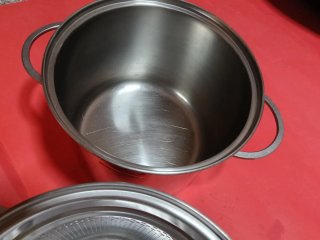 Pentola con scolapasta in metallo