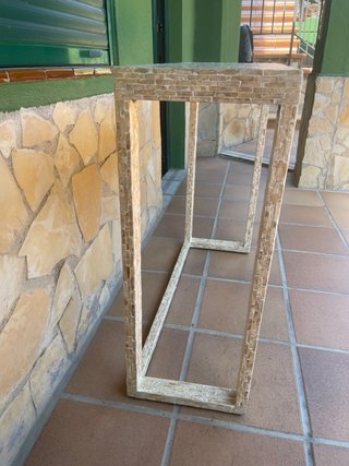 Mesa auxiliar recibidor piedra y madera