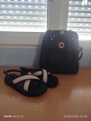 Sandalias de mujer negras y beige, regalo bolso
