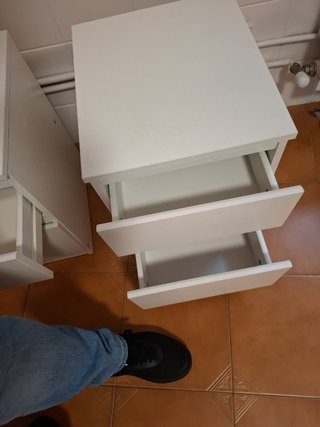 Due Comodini Bianchi
