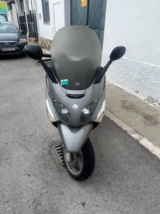 Piaggio X Evo 400 gris