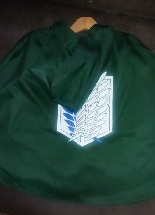 Camisetas y capa Attack on Titan