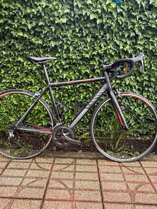 Bicicleta Canyon nera