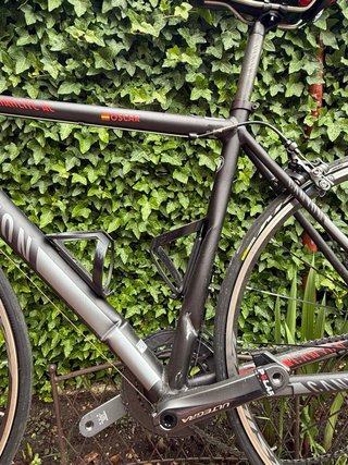 Bicicleta Canyon nera