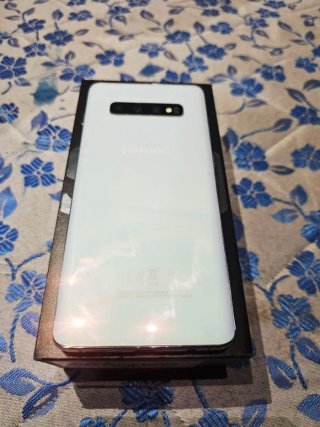 Galaxy S10 Plus, 128GB... 8 ram