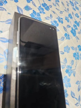 Galaxy S10 Plus, 128GB... 8 ram