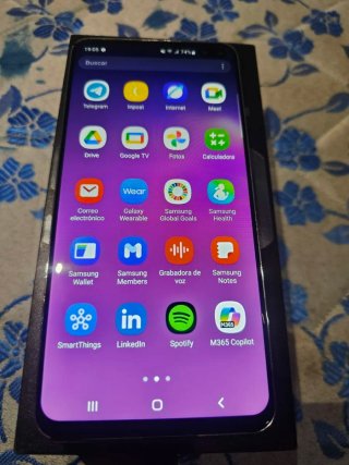 Galaxy S10 Plus, 128GB... 8 ram