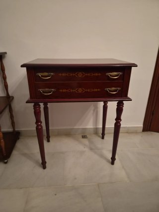 Mueble vitrina madera y cristal , mesita y estante