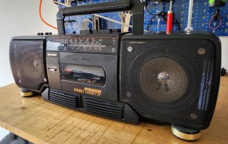 Sharp WQ-T238 Boombox Radio Cassette revisionato