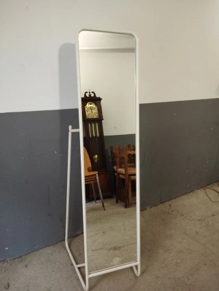 Espejo de pie Ikea blanco metálico