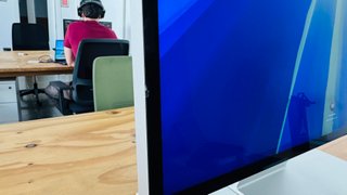 Apple Studio Display 27 - Daño leve