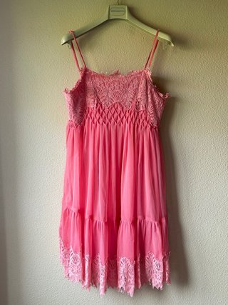 Vestido corto tirantes encaje