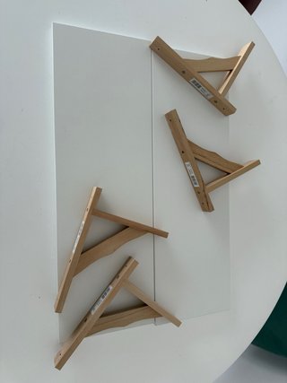 2 Estantes de madera con soportes