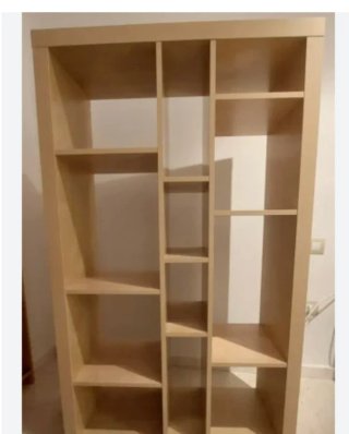 Estantería de madera beige