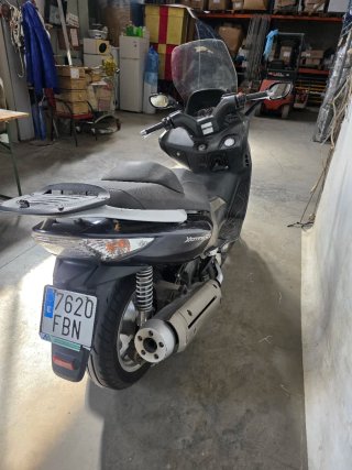 Kymco Xciting 500 Maxi Scooter Negra