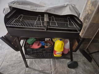 Barbacoa metálica negra