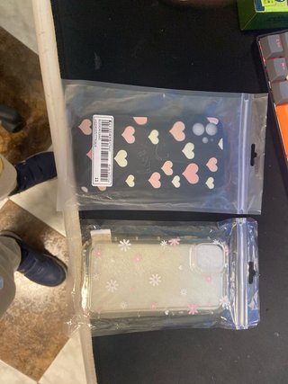 Funda iPhone 11 Corazones Rosa y Blanco
