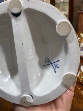 Scultura in porcellana due ragazze