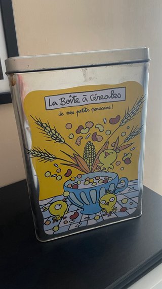 Cajas de lata Derriere la porte