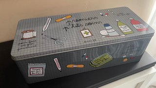 Cajas de lata Derriere la porte