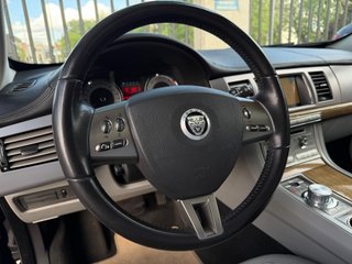 Jaguar XF 2.7D V6 Premium Luxury