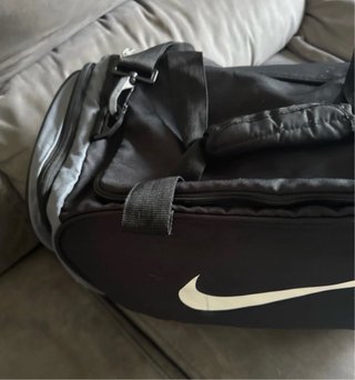 Bolsa de deporte Nike negra y blanca