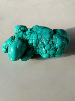 Pietra minerale Howlite turchese grezza