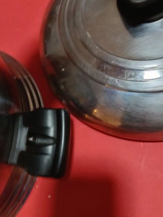 Pentola alta in metallo e plastica