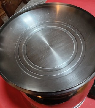 Pentola alta in metallo e plastica