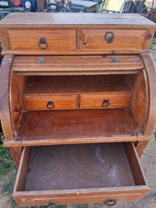 Escritorio antiguo de madera