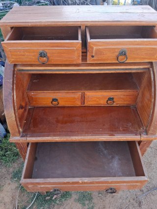 Escritorio antiguo de madera