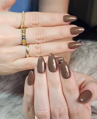 Servicios de Uñas: Manicura y Pedicura