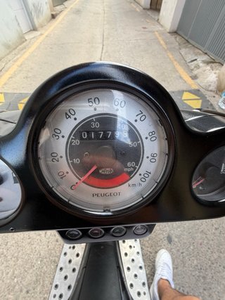 Peugeot 50cc Scooter Negra
