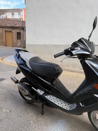 Peugeot 50cc Scooter Negra