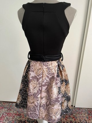 Vestito Rinascimento floreale con cintura