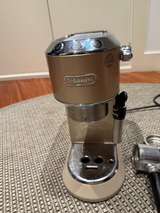 Cafetera DeLonghi Dedica Beige