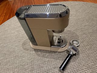 Cafetera DeLonghi Dedica Beige