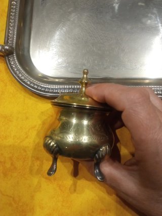 Juego de café dorado y plateado