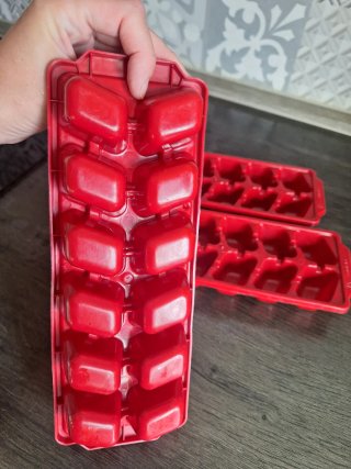 3 Cubiteras de Plástico Rojas