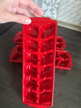 3 Cubiteras de Plástico Rojas