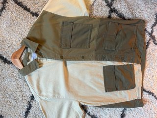 Camisa Bershka verde y beige