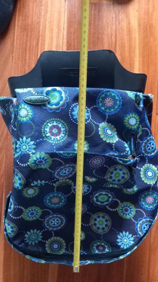 Mochila con ruedas y estampado floral