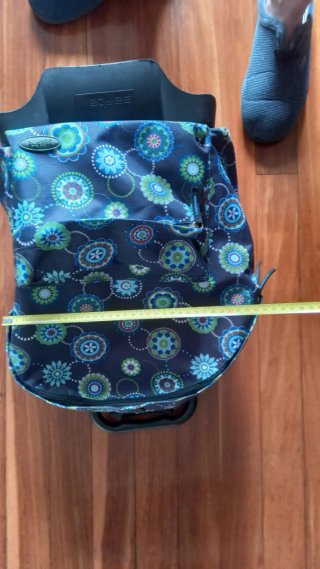 Mochila con ruedas y estampado floral
