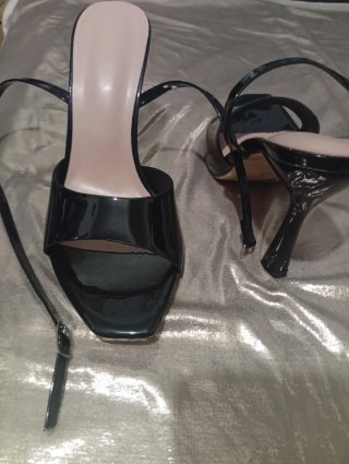 Zapatos de fiesta negros tacón. Negros de Charol
