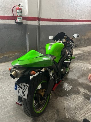 Kawasaki ZX6R 2006 Negra y Verde