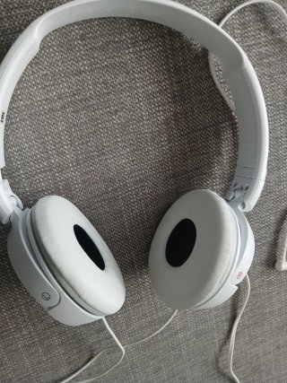 Auriculares Sony Plateados y Blancos