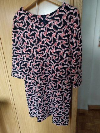 Vestido estampado negro y rojo