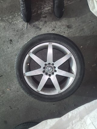 Se venden 4 neumaticos seminuevos 225 45 R17