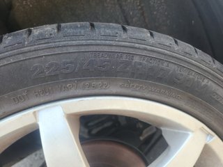 Se venden 4 neumaticos seminuevos 225 45 R17