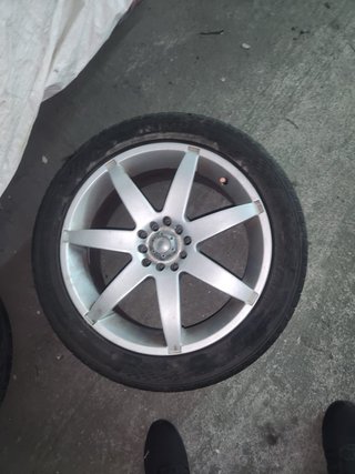Se venden 4 neumaticos seminuevos 225 45 R17